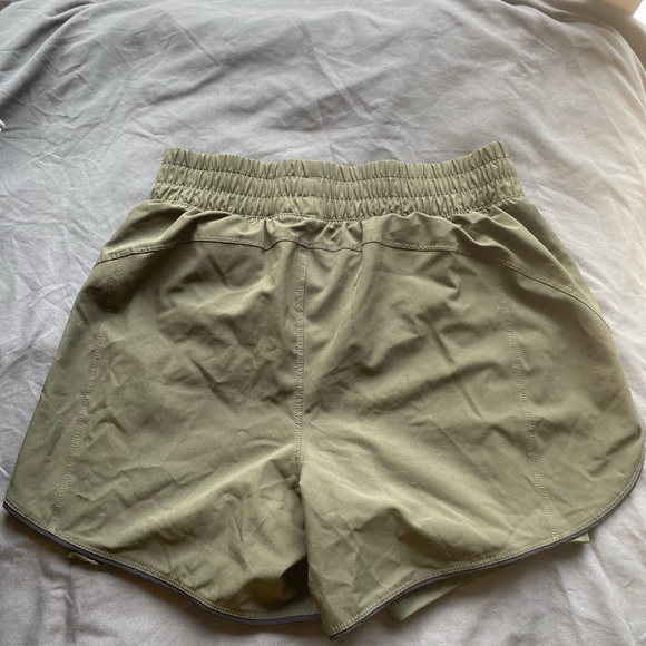 Avia Shorts size small - Picture 3 of 3